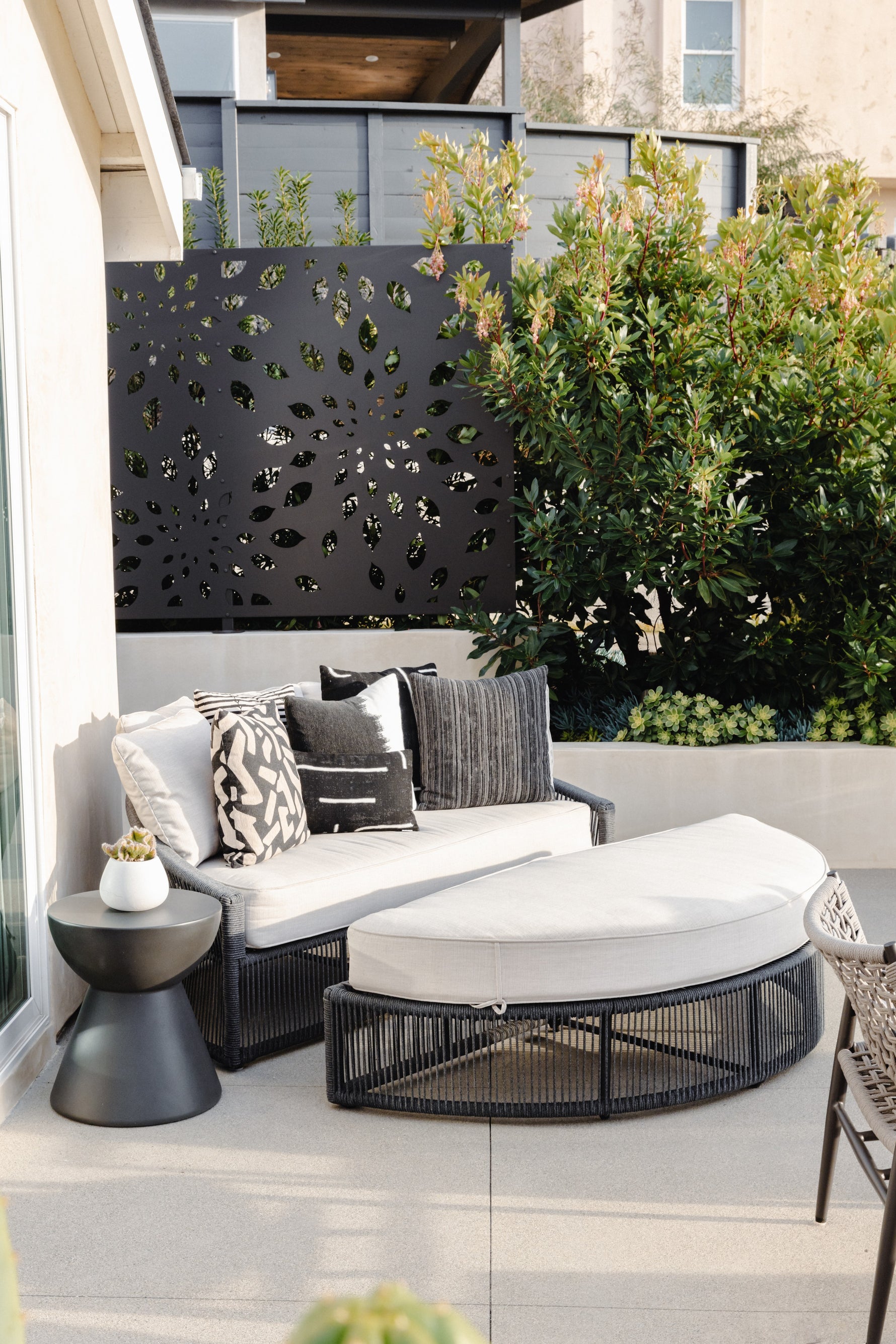 Bazaar Dark Gray Round Outdoor End Table