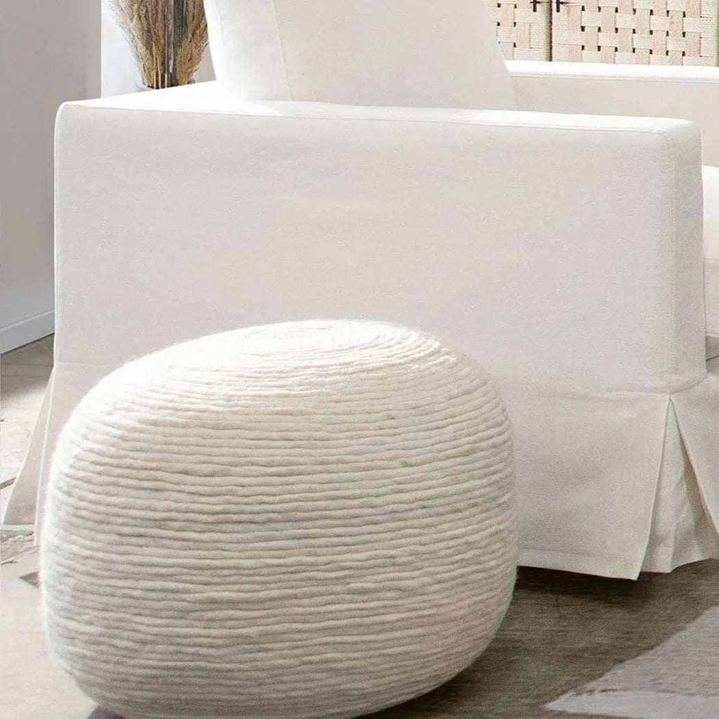 Round Pouf in White Dyed Natural Wool